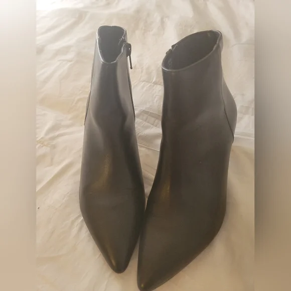 Banana Republic Booties - Picture 1 of 6